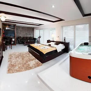 https://lux-hotel-onyx.brnohotels.org
